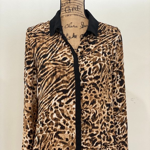 ABS Animal Print Button Up Blouse ๐๐
- Picture 1 of 11